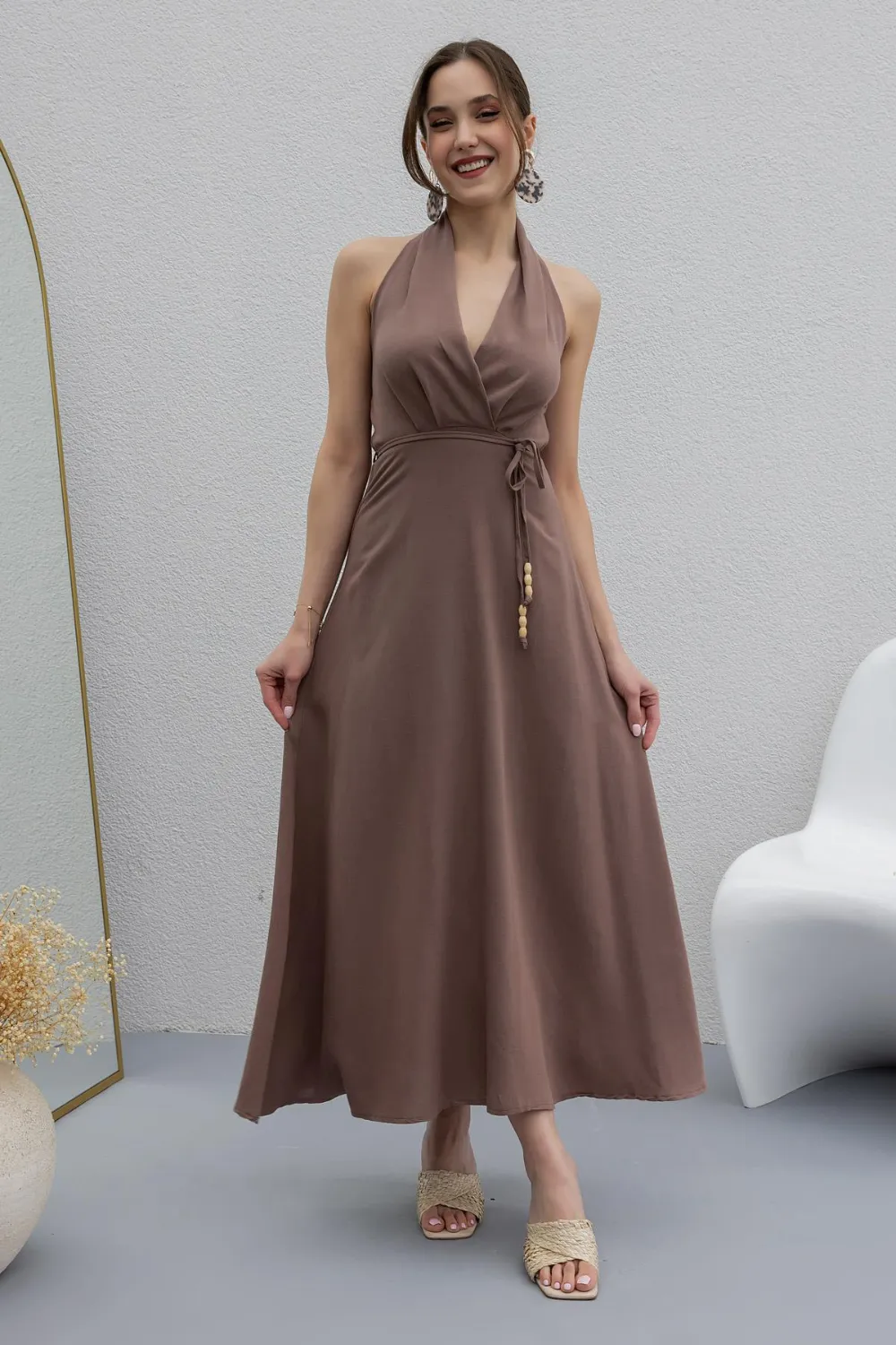 Sırt Dekolteli Keten Elbise - KAHVERENGİ