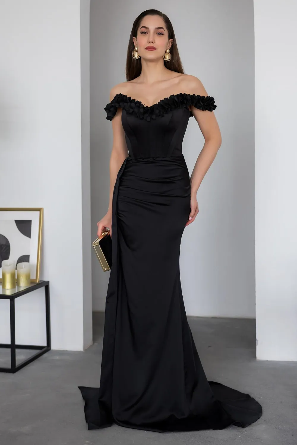 Yaka Çiçekli Saten Abiye - SİYAH