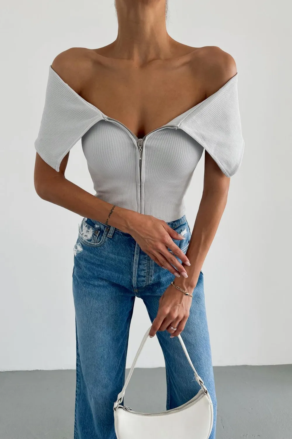 Dilvin Omuzları Açık Fermuarlı Top Bej