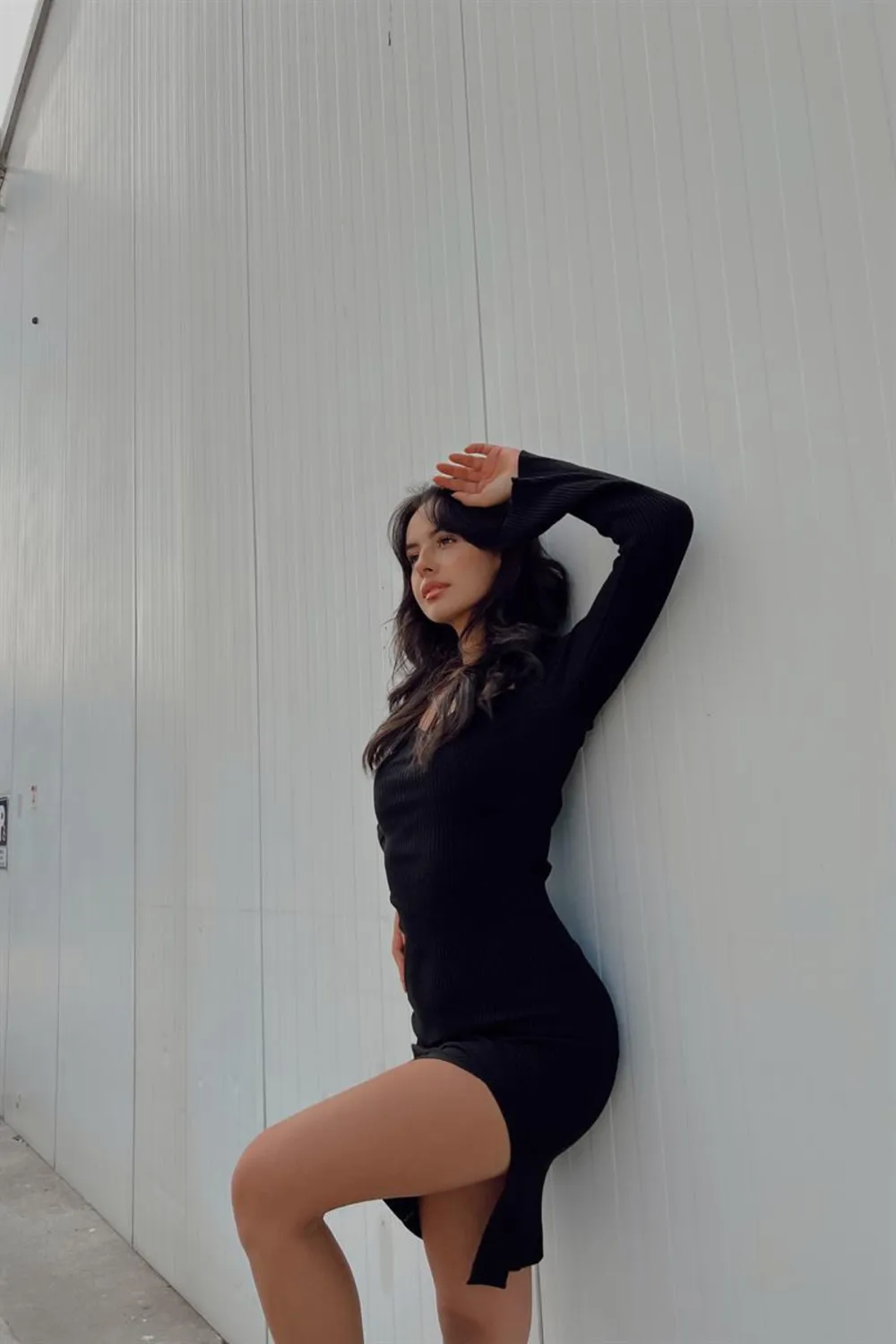 Kalp Yaka Midi Triko Elbise Siyah