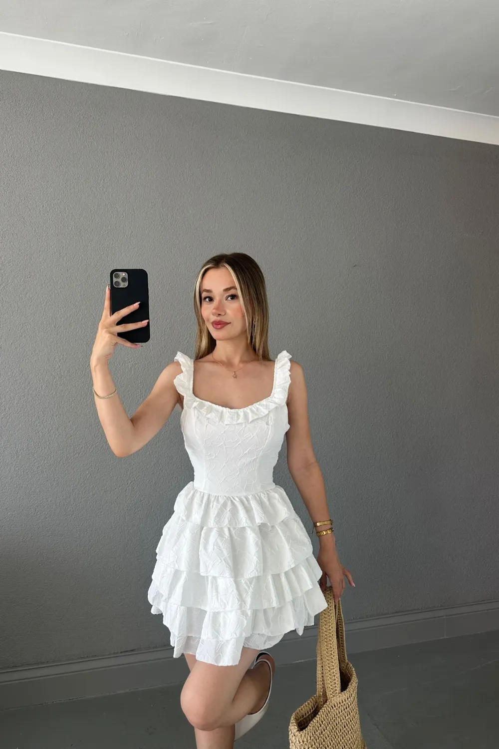 Yakası Fırfırlı KatKat Elbise Beyaz