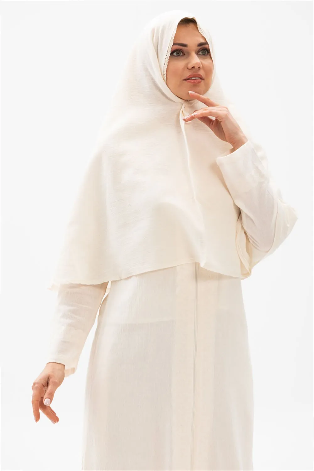 Kolay Bağlanabilen Şile Bezi Umre Başörtüsü Lastikli ve Dantel Detaylı Krem Krm