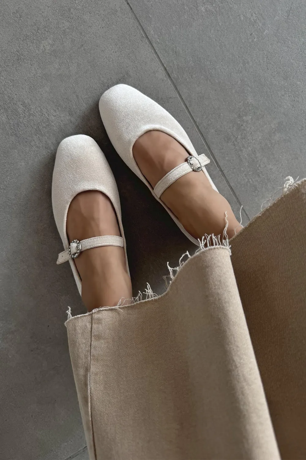 Berny  Kadın  Kemer  Detay  Kadife  Babet Bej