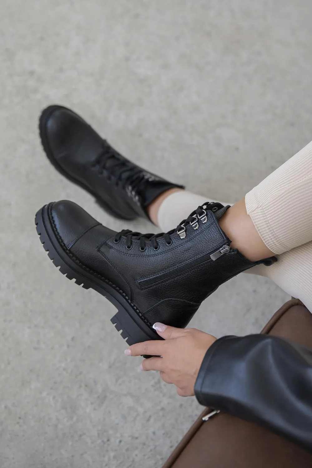 Boyd  Kadın Hakiki  Deri Postal  Bot Siyah