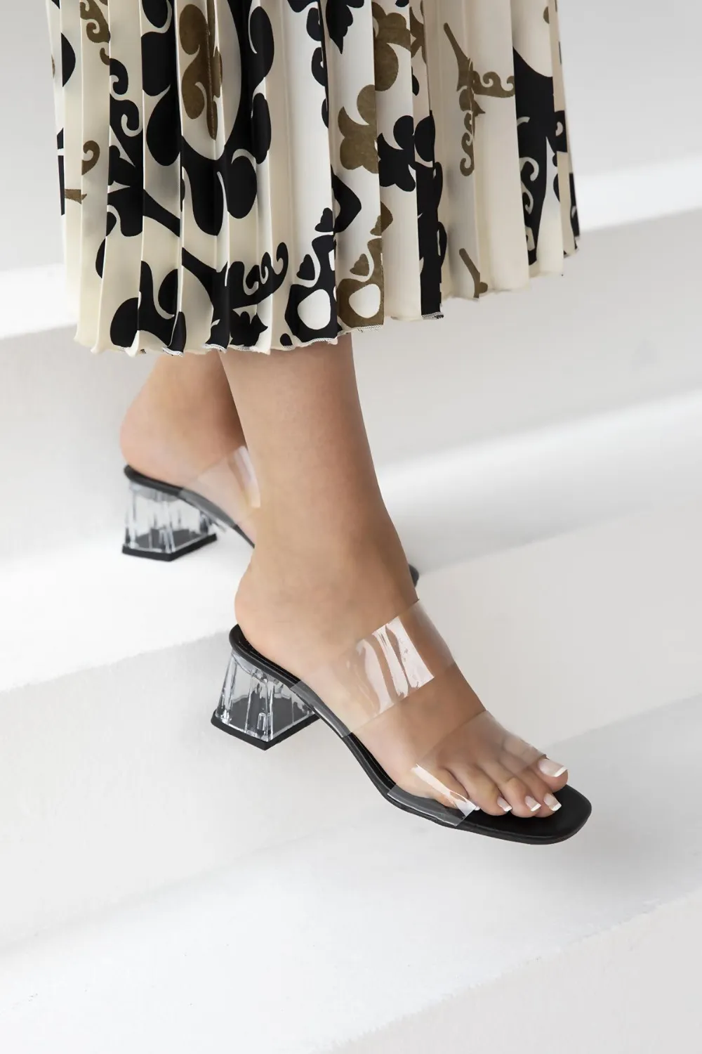 Brown Kadın Şeffaf Topuklu Sandalet Siyah