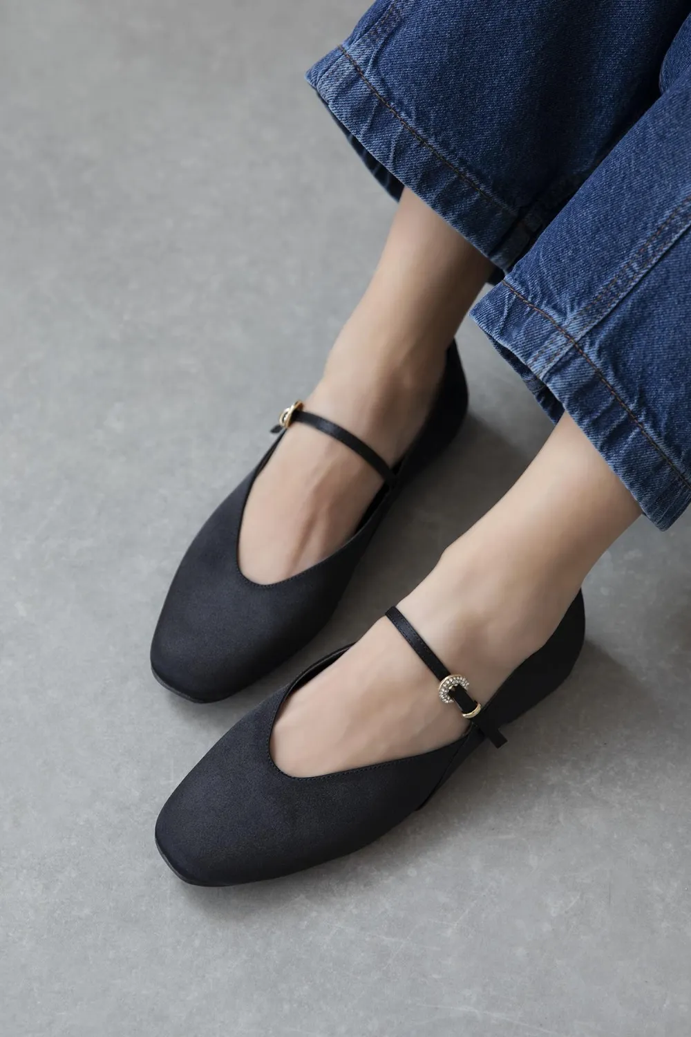 Evve Kadın Toka Detay Saten Babet Siyah