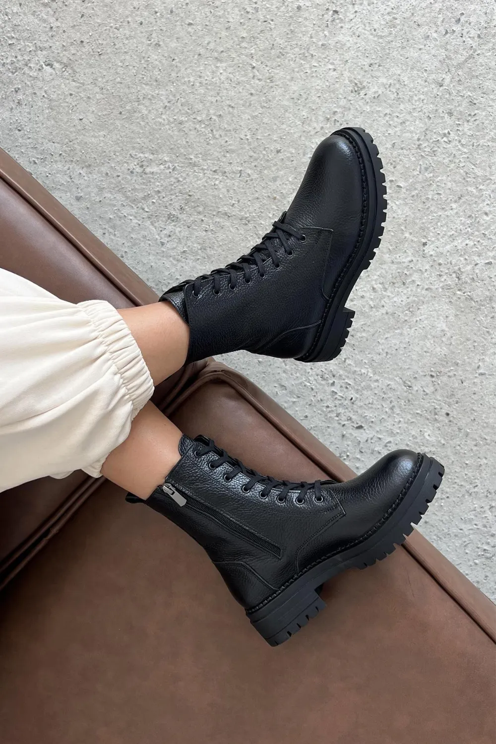 Happy Kadın Hakiki  Deri Postal  Bot Siyah