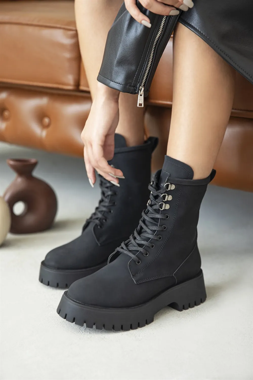 Laura  Kadın  Spor  Nubuk Postal  Bot Siyah