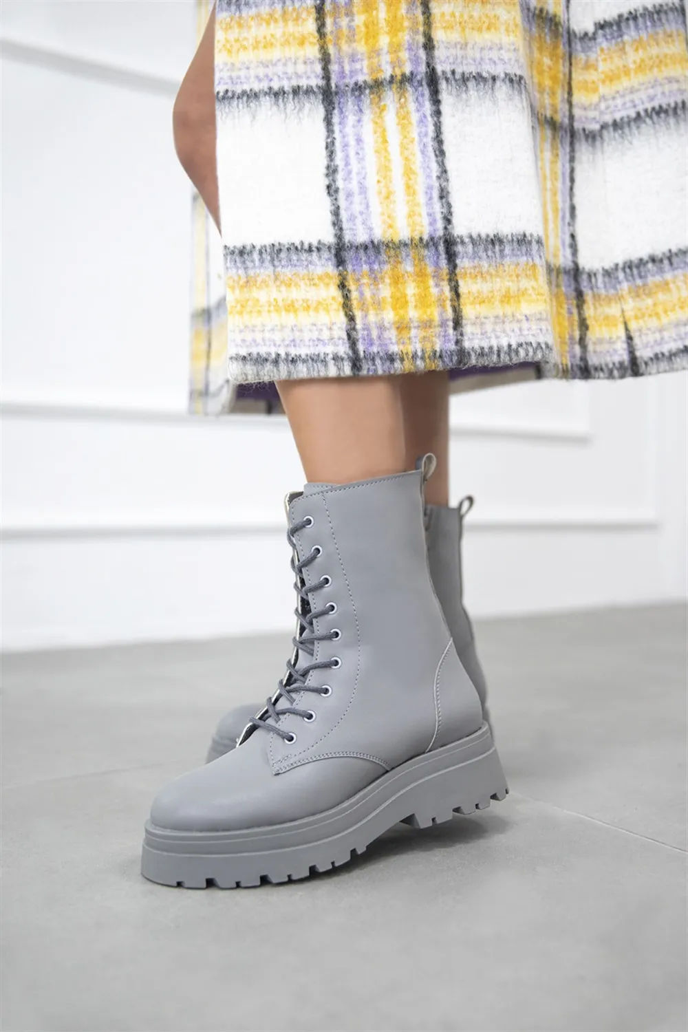 Miley  Kadın Bağcıklı Deri Postal Bot Gri