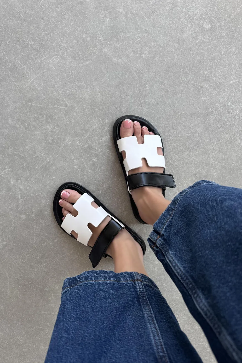 Palmeira  Kadın  Cırt  Bantlı  Deri  Terlik Siyah-Beyaz