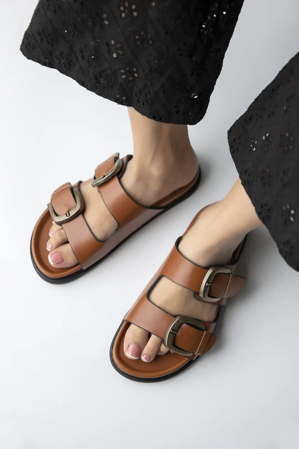 Sebonis Kadın Toka Detay Günlük Konfor Deri Terlik Taba