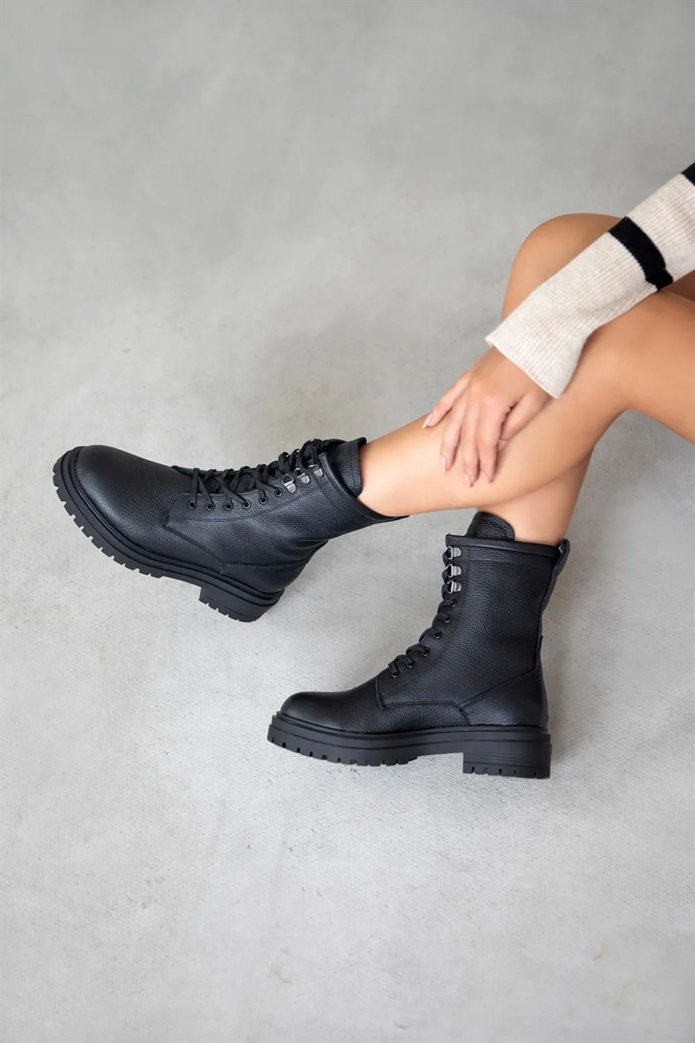 Vesla  Kadın Hakiki  Deri Postal  Bot Siyah