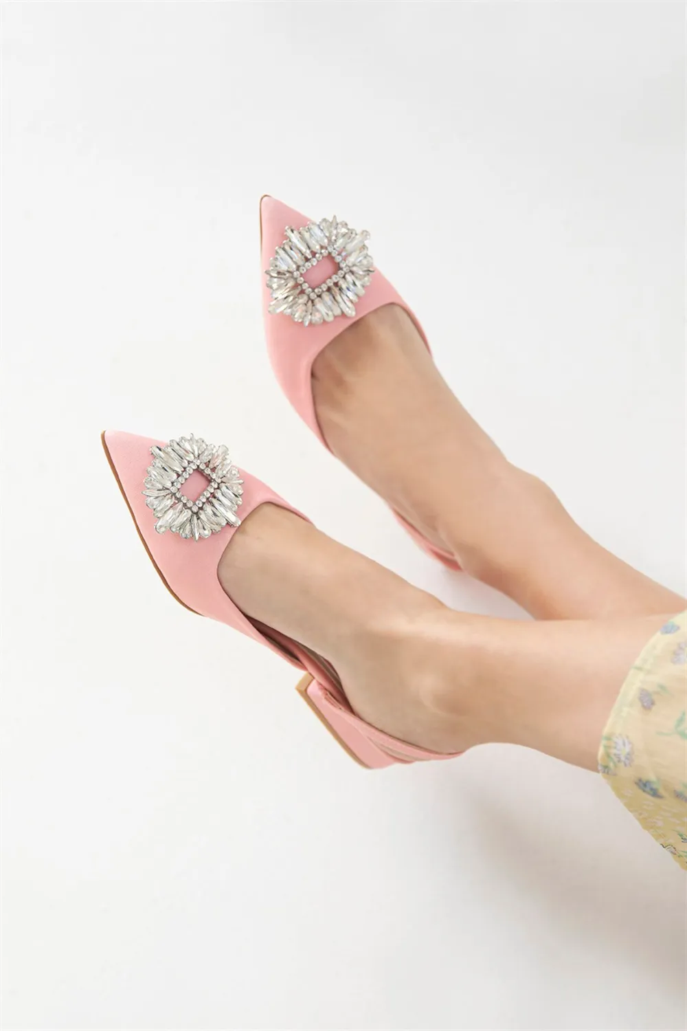 Zayna  Kadın Topuklu  Taş Detay Kumaş Sandalet Pudra