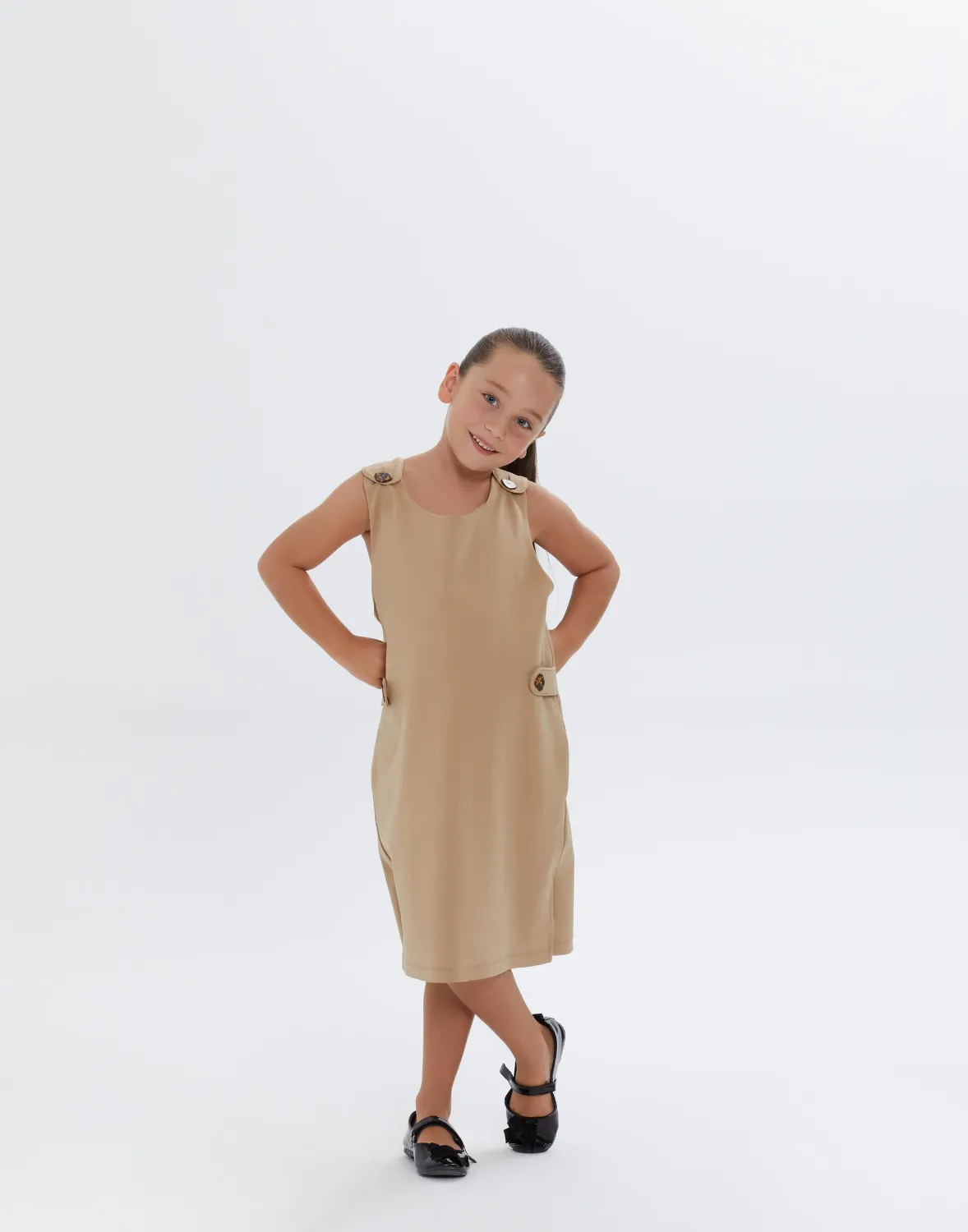 Beli ve Omuzları Düğme Detaylı Kolsuz Bej Elbise