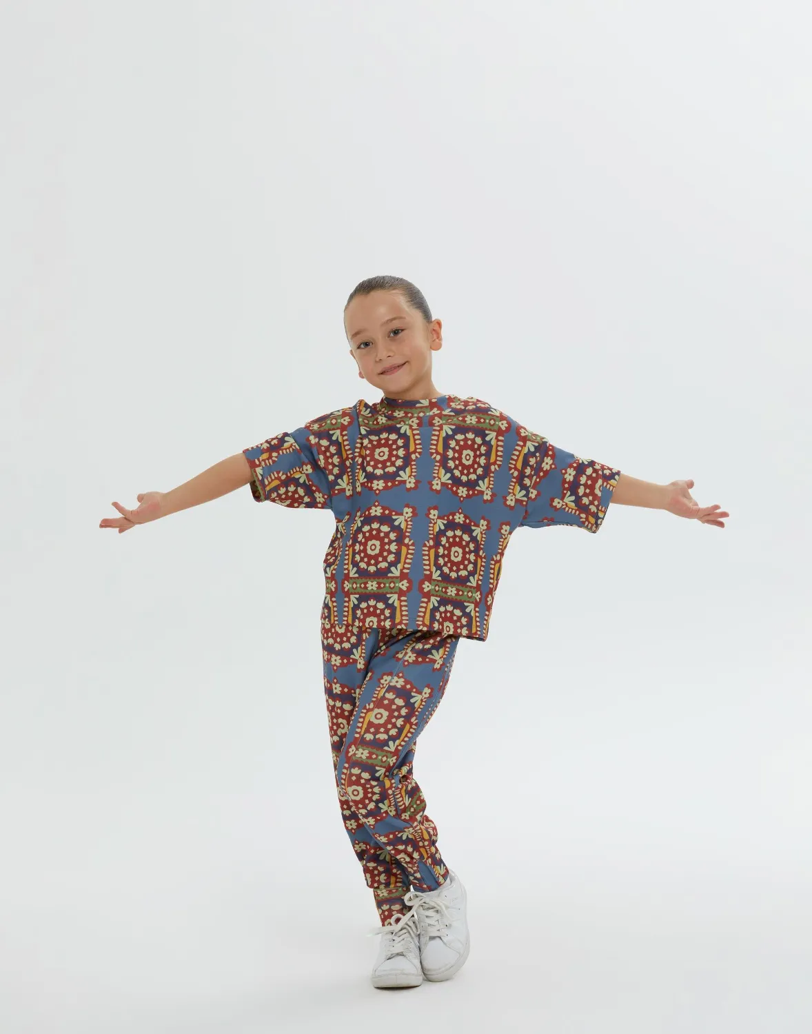 Hakim Yaka Etnik Desenli Kız Çocuk Bluz