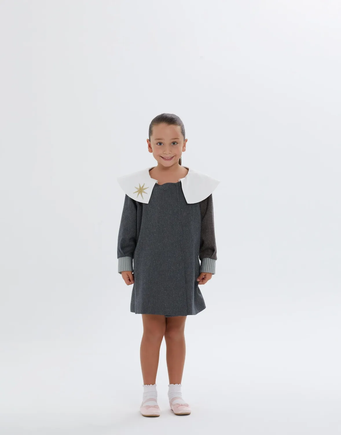 Önlük Yakalı Yakası Aplike Nakışlı Diz Üstü Astarlı Gri Elbise