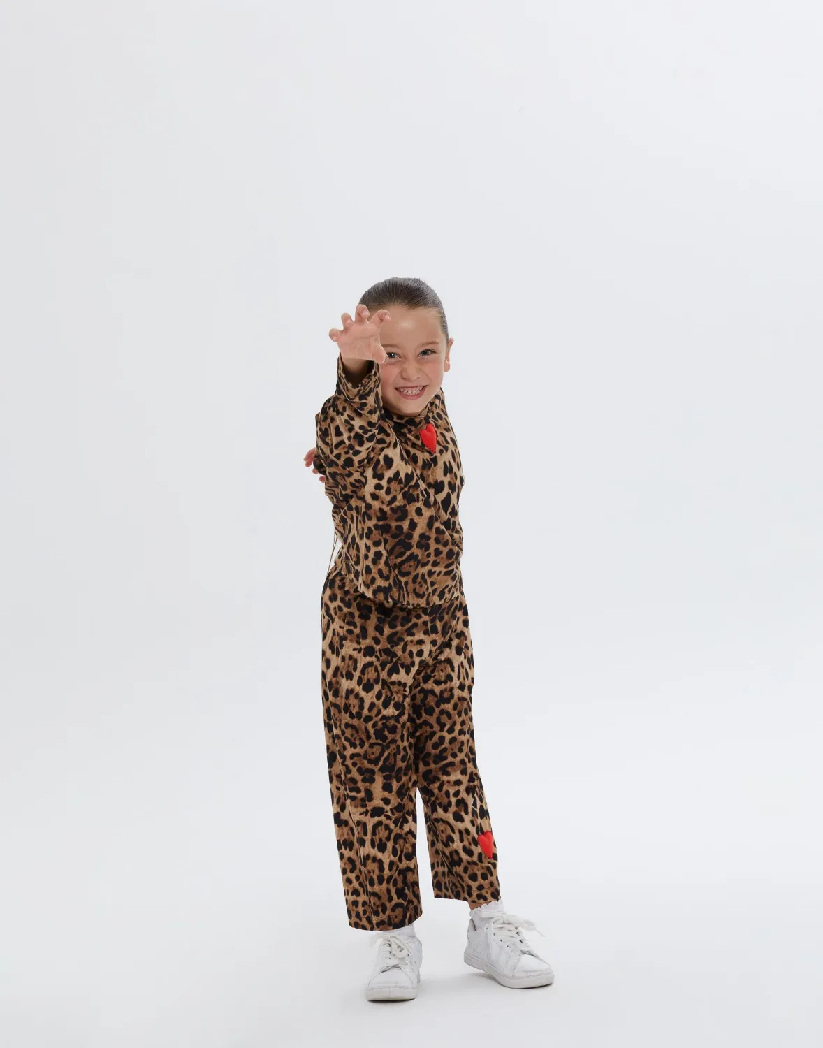 Yakaksı Kalp Detaylı Kapüşonlu Leopar Desenli Kız Çocuk Bluz