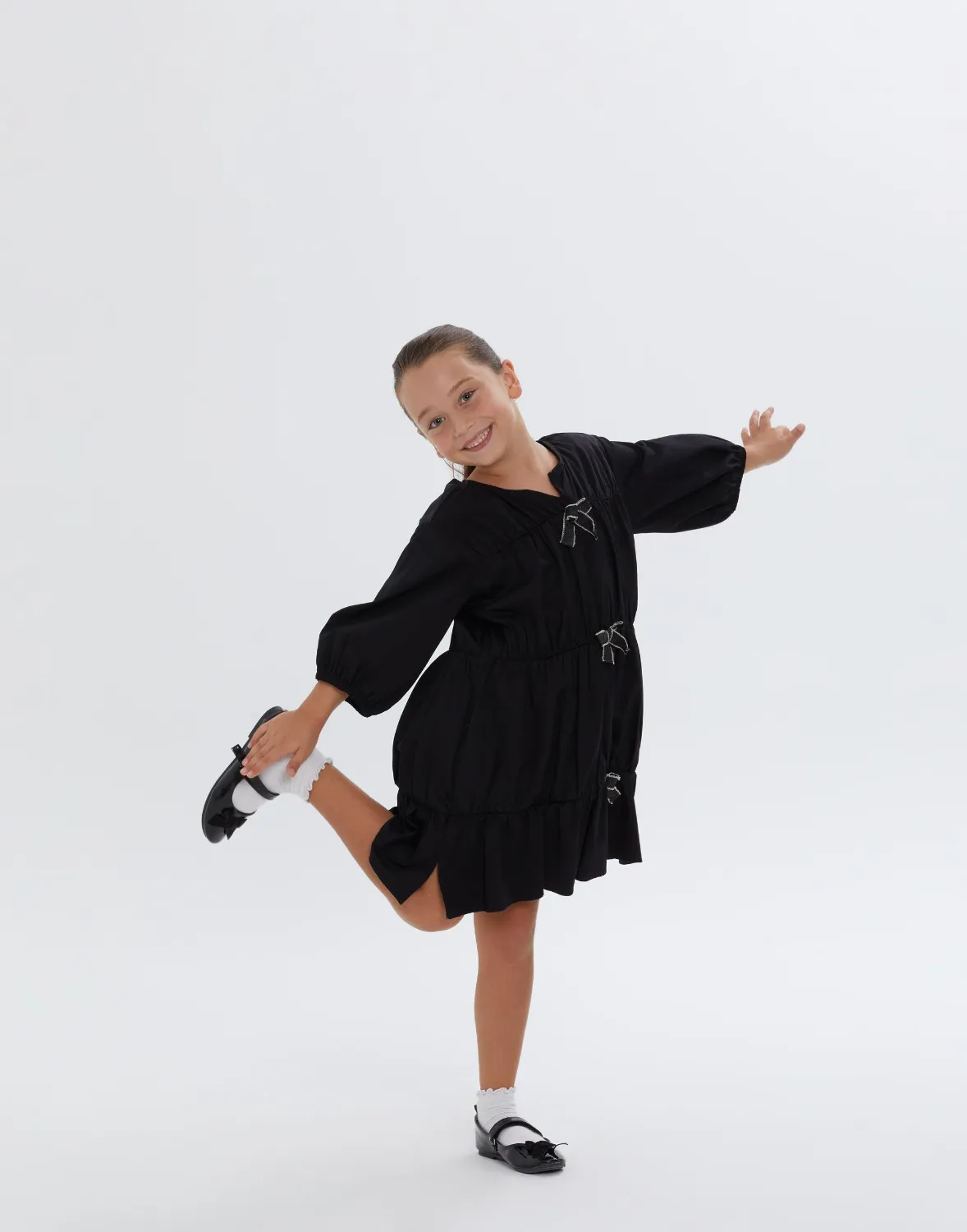 Yarım Kol Fiyonk Detaylı Kısa Siyah Kız Çocuk Elbise