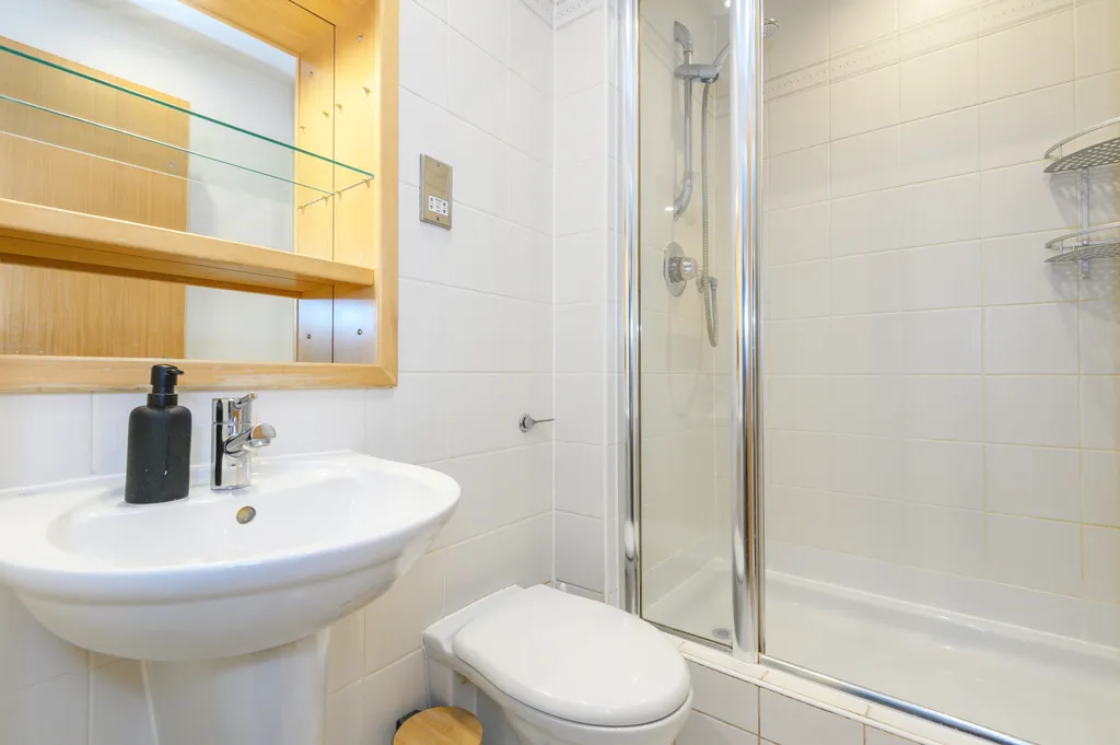 2 bed flat for sale