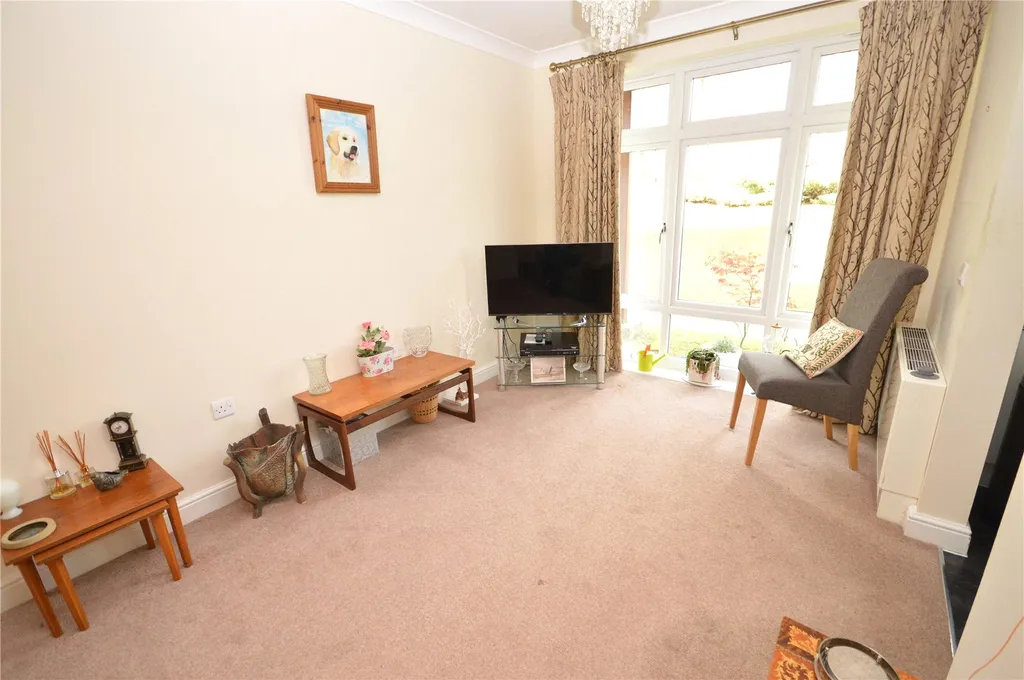 2 bed flat for sale