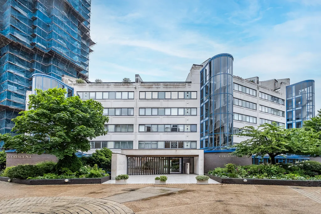 2 bed flat for sale