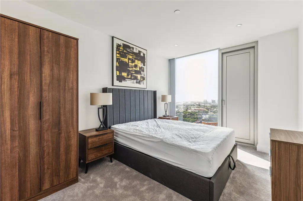 2 bed flat for sale