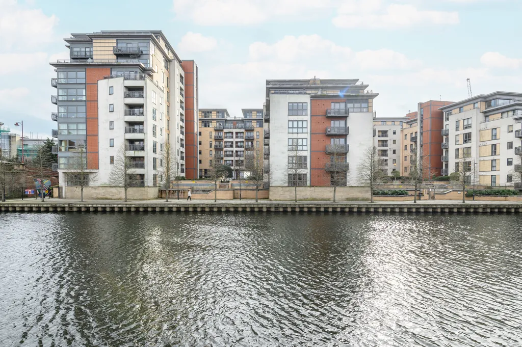2 bed flat for sale