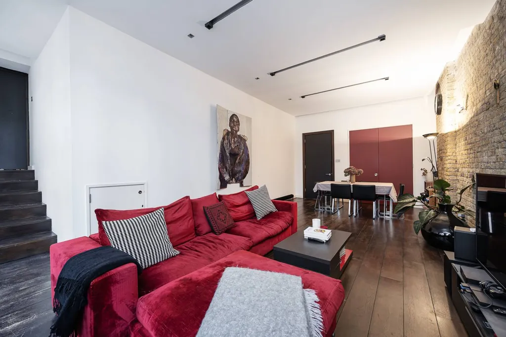 2 bed flat for sale