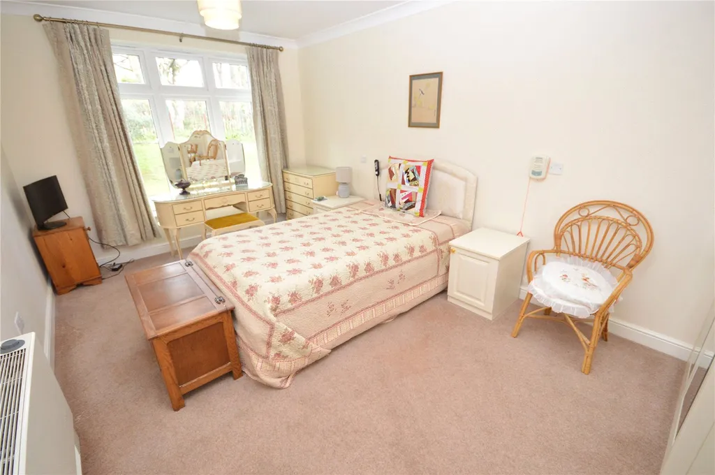 2 bed flat for sale