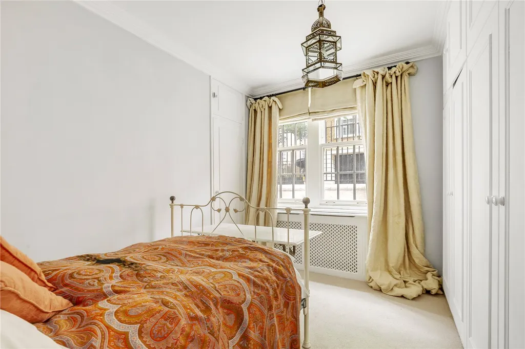 2 bed flat for sale