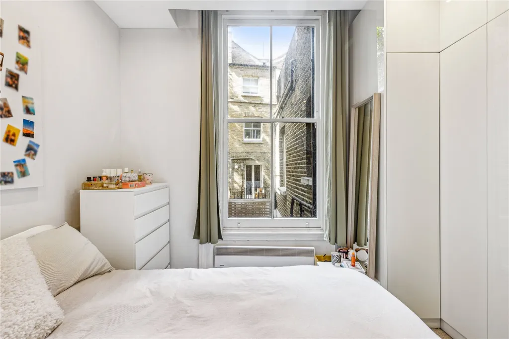2 bed flat for sale