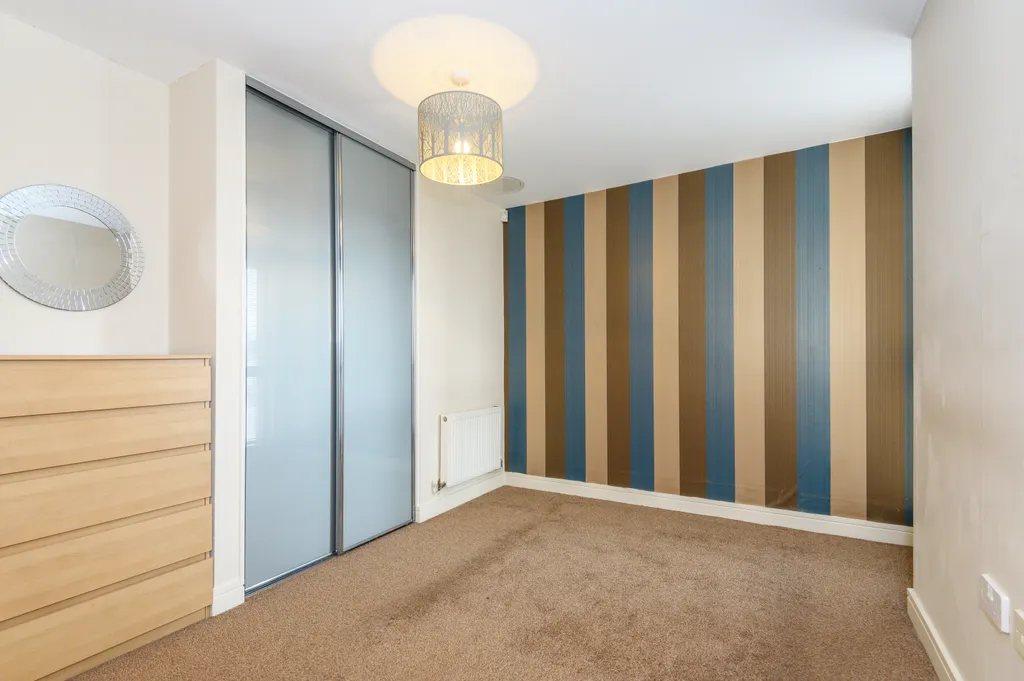 2 bed flat for sale