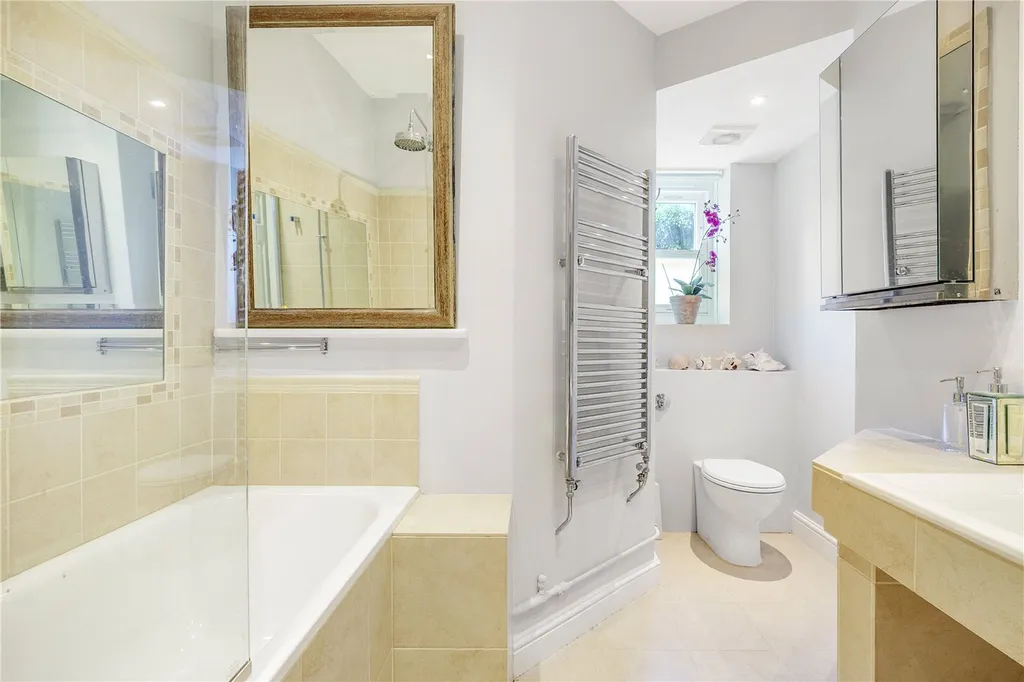 2 bed flat for sale