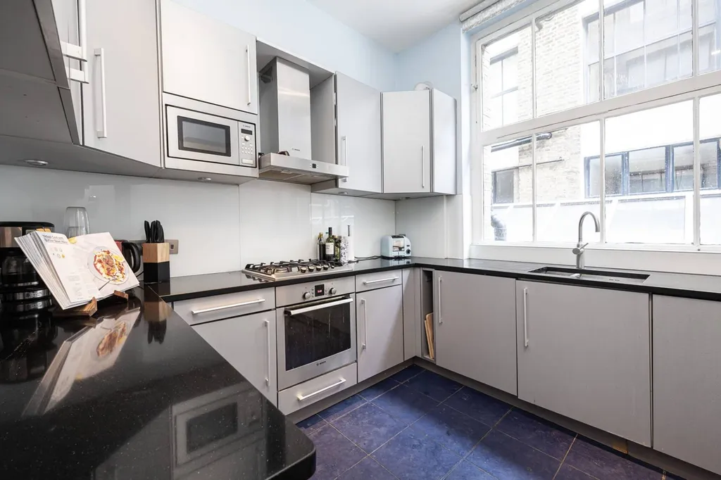 2 bed flat for sale