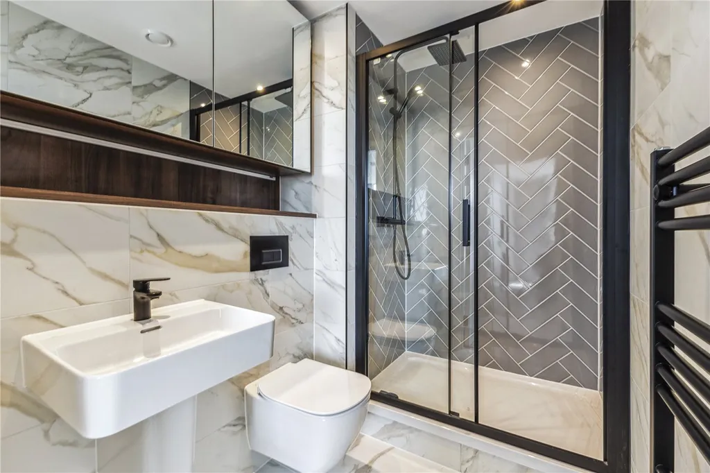 2 bed flat for sale