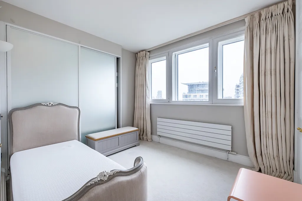 2 bed flat for sale