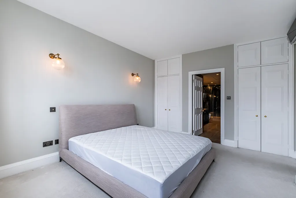 2 bed flat for sale