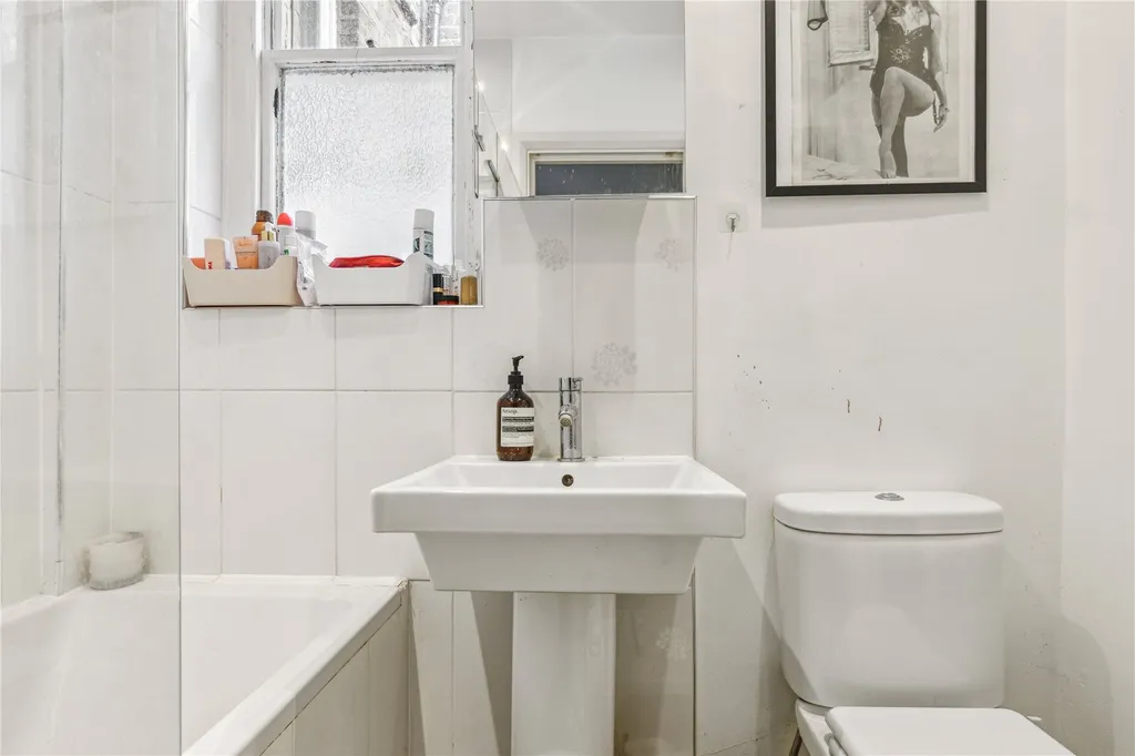 2 bed flat for sale