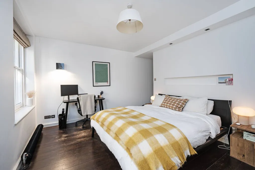 2 bed flat for sale