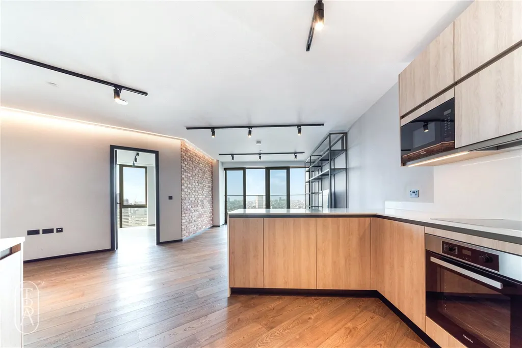 2 bed flat for sale