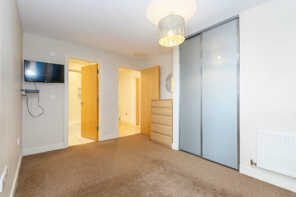 2 bed flat for sale