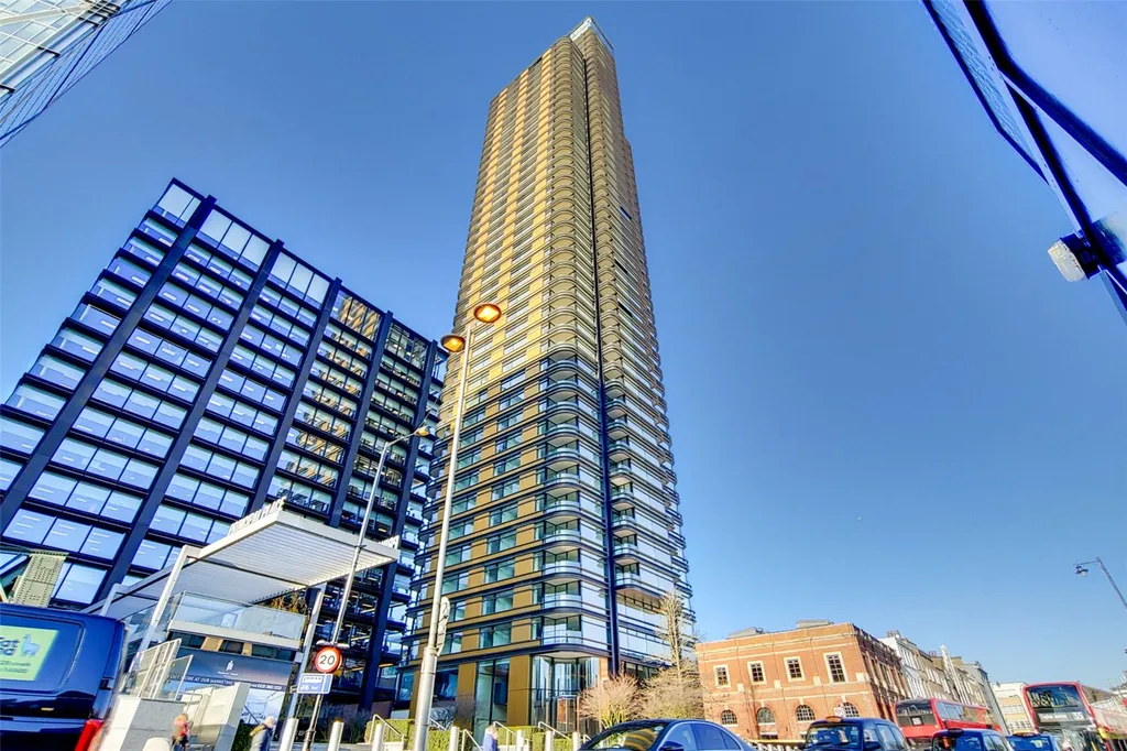 2 bed flat for sale