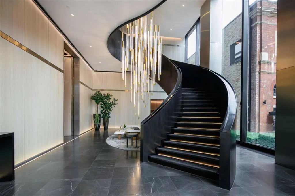 2 bed flat for sale