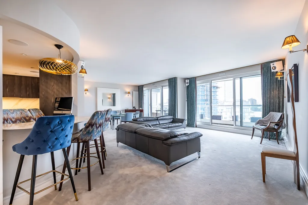 2 bed flat for sale