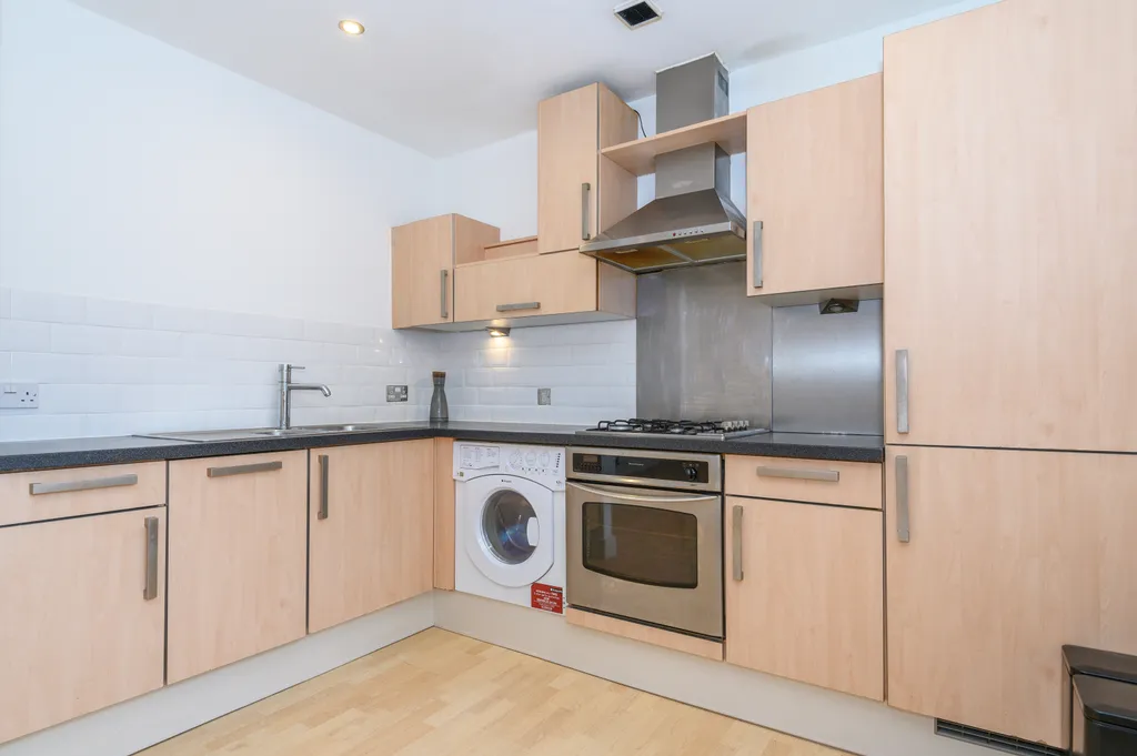 2 bed flat for sale