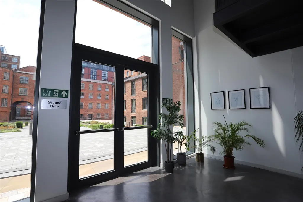 2 bed flat for sale