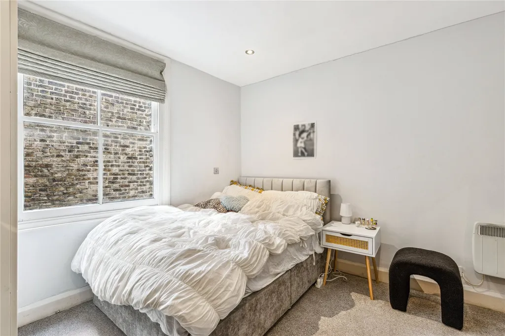 2 bed flat for sale