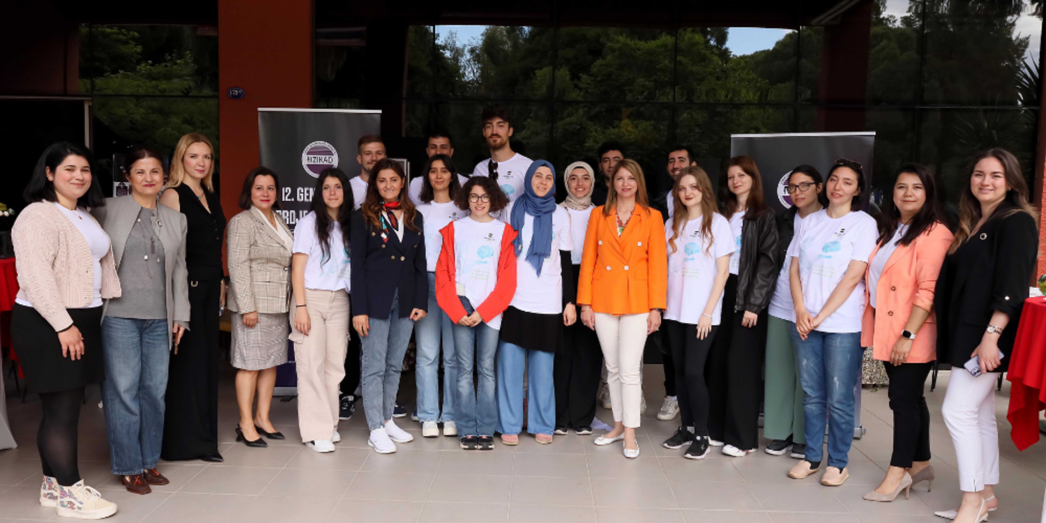 İZİKAD kadın girişimcileri cesaretlendiriyor