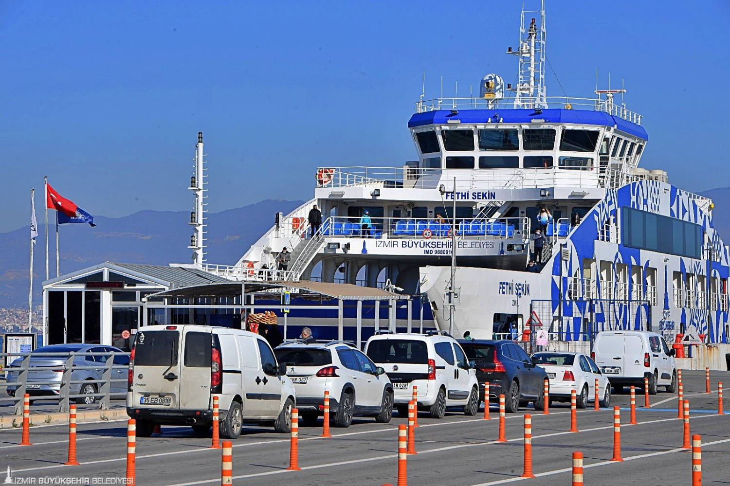 İzmir'de feribot ücretlerine zam
