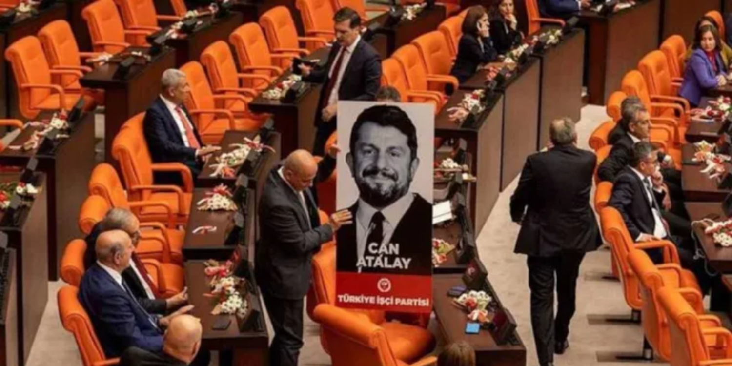 Alpay Özalan ve Ahmet Şık'a kınama cezası verildi